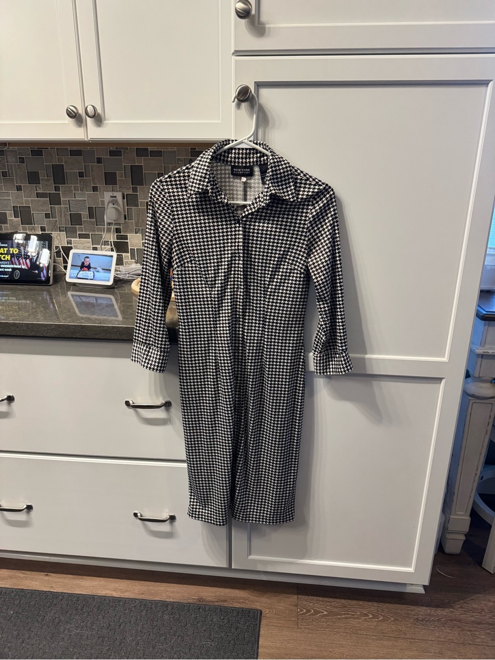 New York & Company Black and White Houndstooth Button-Up